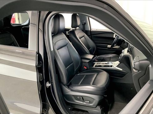 Used 2021 Ford Explorer XLT w/ Equipment Group 202A RWD image 15