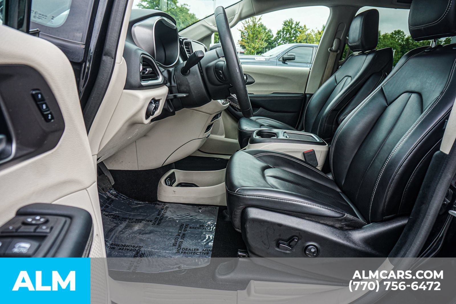 Used 2023 Chrysler Pacifica Touring-L FWD image 19