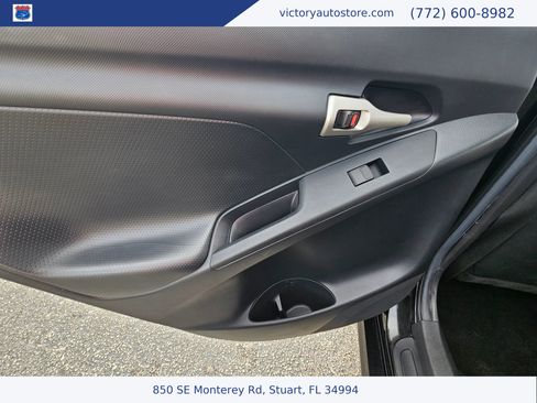 Used 2013 Toyota Matrix S image 24