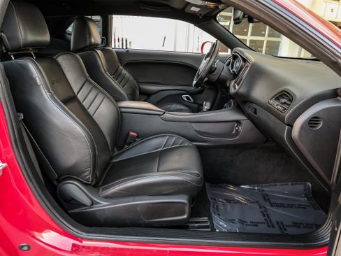 Used 2015 Dodge Challenger SRT w/ Technology Group image 35