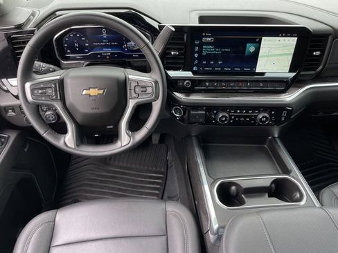 Used 2025 Chevrolet Silverado 2500 LTZ w/ LTZ Convenience Package AWD/4WD image 11