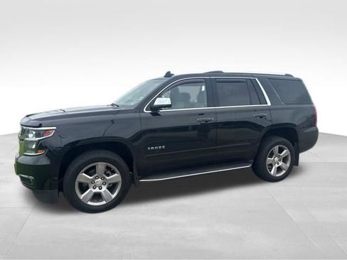 Used 2018 Chevrolet Tahoe Premier RWD image 2