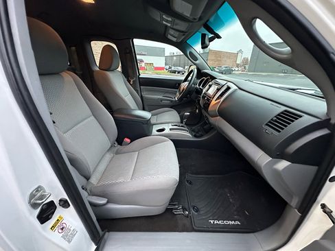 Used 2013 Toyota Tacoma 4x4 Access Cab V6 image 11