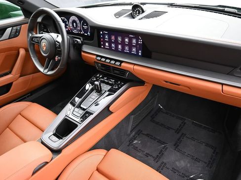 Certified 2025 Porsche 911 Carrera RWD image 31