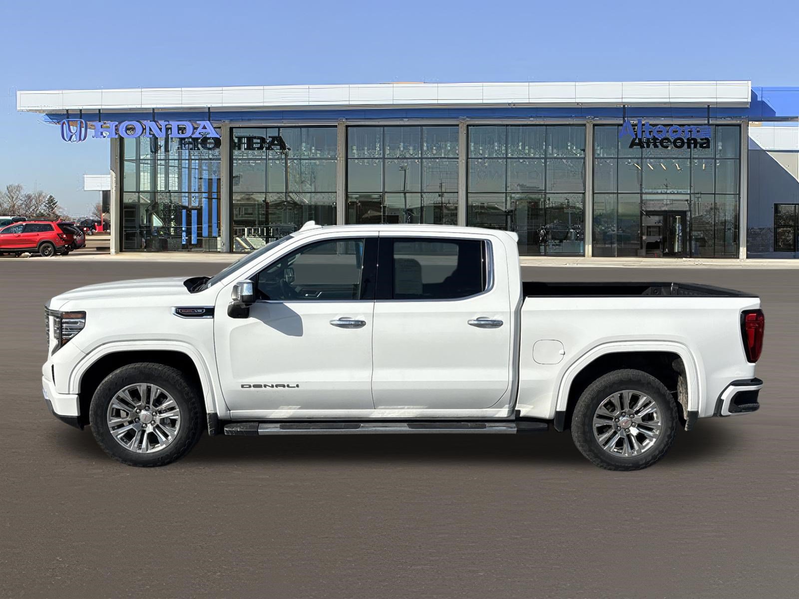 Used 2023 GMC Sierra 1500 Denali w/ Technology Package AWD/4WD image 2