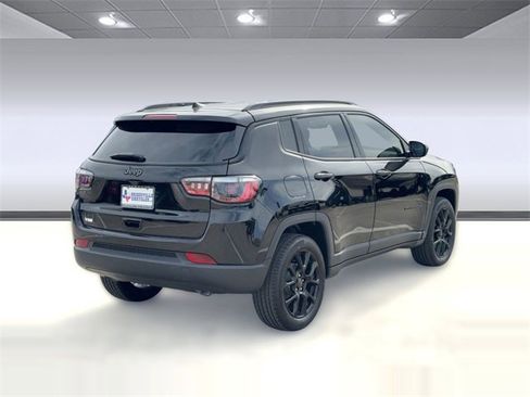 New 2026 Jeep Compass Latitude image 8