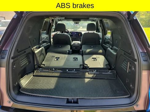 Used 2024 Chevrolet Traverse RS AWD/4WD image 29