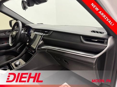 Used 2022 Jeep Grand Cherokee L Laredo image 17