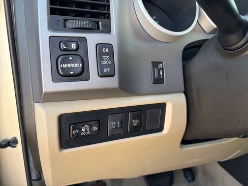 Used 2010 Toyota Tundra 4x4 Double Cab image 29