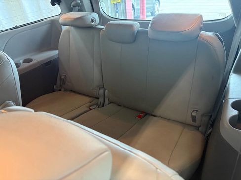 Used 2019 Toyota Sienna XLE FWD image 26