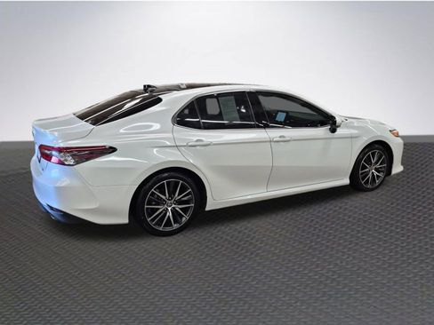 Used 2024 Toyota Camry XLE FWD image 4