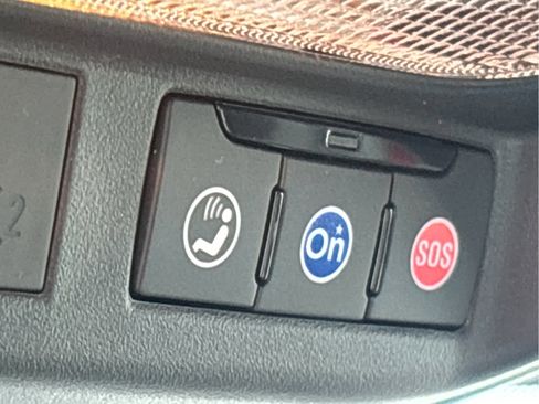 Certified 2024 Chevrolet Trax RS w/ Driver Confidence Package image 21