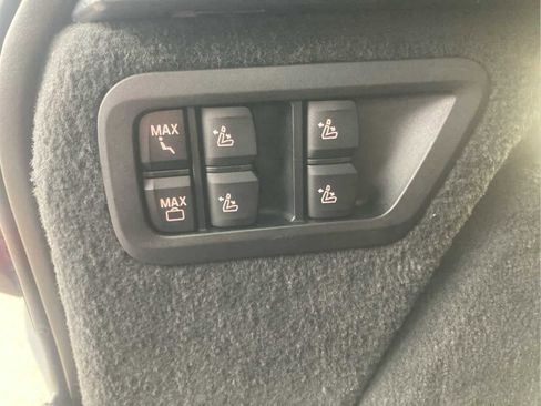 Used 2023 BMW X7 M60i w/ Executive Package image 29