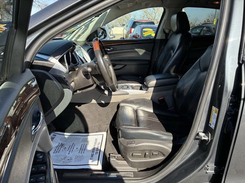 Used 2011 Cadillac SRX Luxury image 3