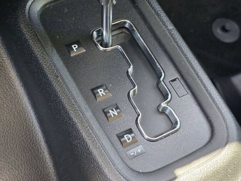 Used 2018 Jeep Wrangler Unlimited Sahara AWD/4WD image 28