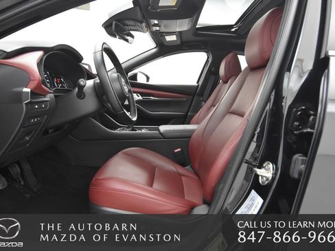 Certified 2025 MAZDA MAZDA3 2.5 S Hatchback w/ Premium Pkg image 31