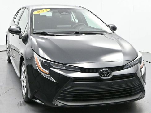 Used 2023 Toyota Corolla LE FWD image 2
