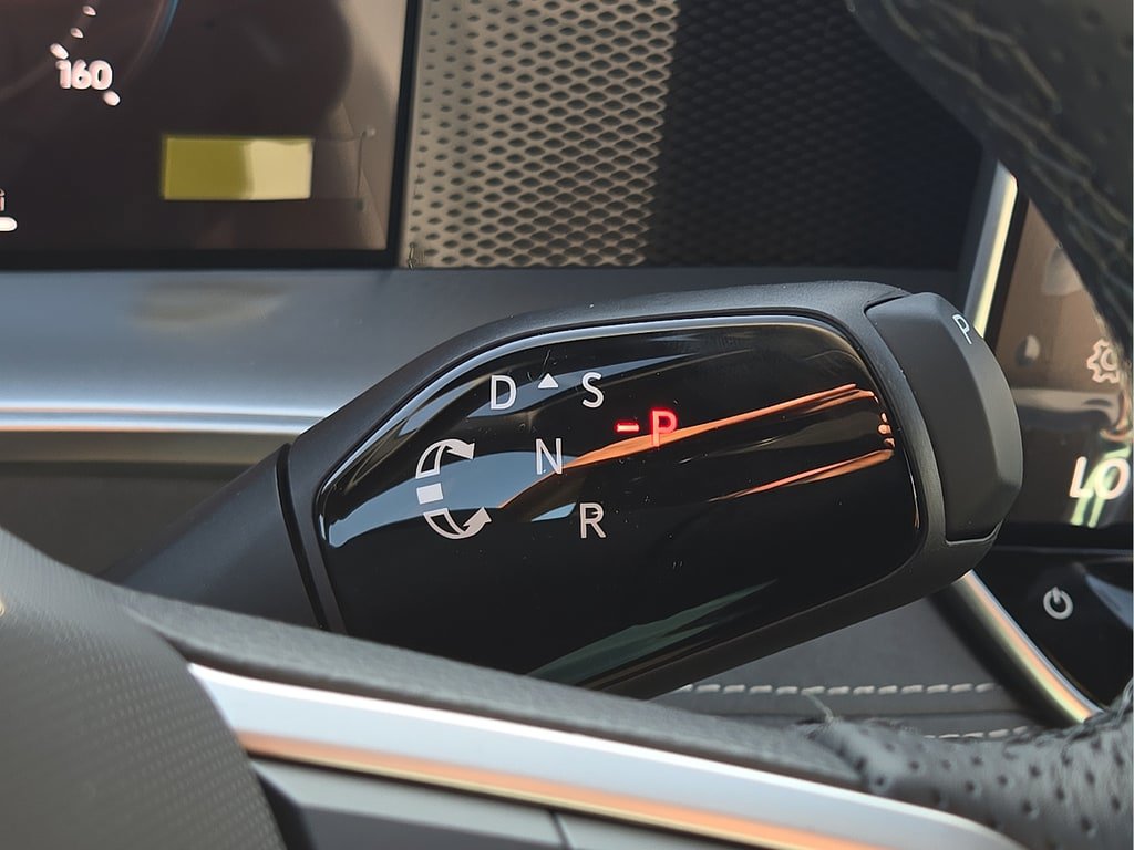 New 2026 Volkswagen Tiguan SE R-Line FWD image 23