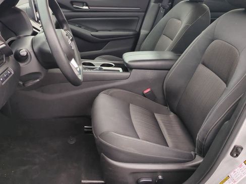 Used 2024 Nissan Altima 2.5 SV image 13