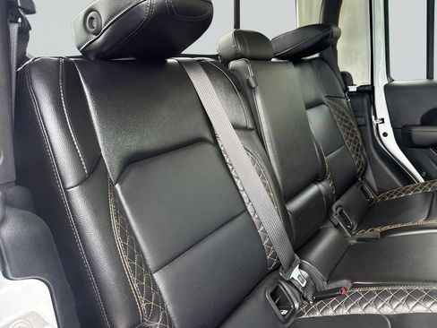 Used 2021 Jeep Gladiator Overland AWD/4WD image 32