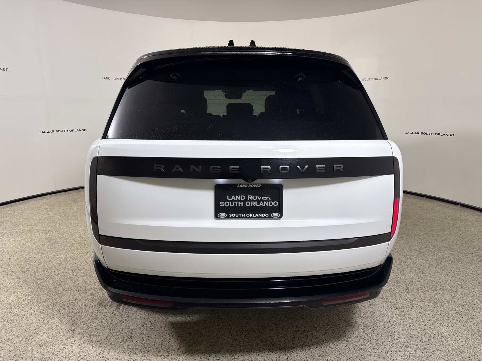 Used 2025 Land Rover Range Rover SE AWD/4WD image 4