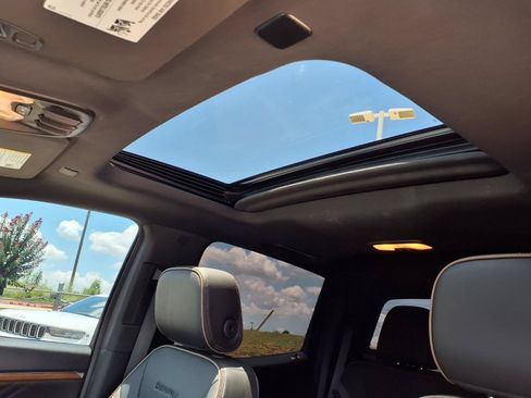 Used 2023 GMC Canyon Denali AWD/4WD image 12