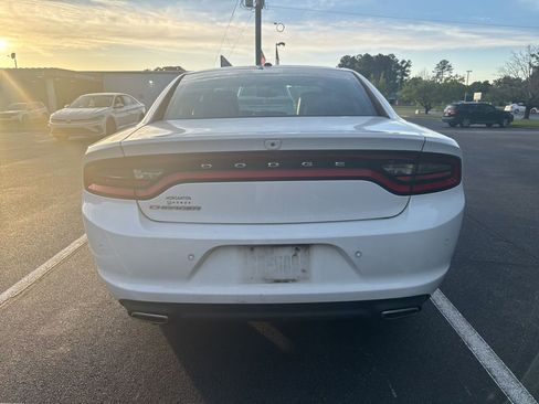 Used 2019 Dodge Charger SXT w/ Leather Interior Group RWD image 4