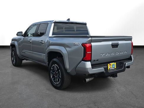Used 2025 Toyota Tacoma TRD Sport image 8