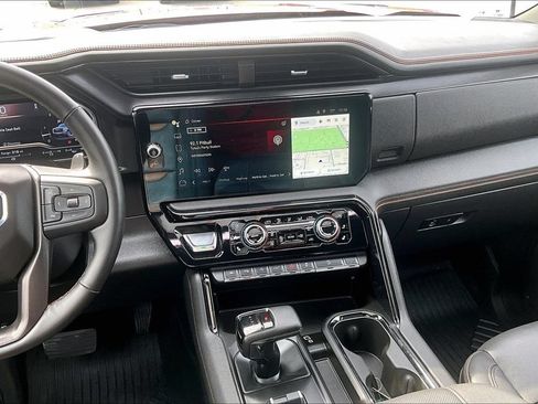 Used 2025 GMC Sierra 1500 AT4 w/ AT4 Premium Package AWD/4WD image 8