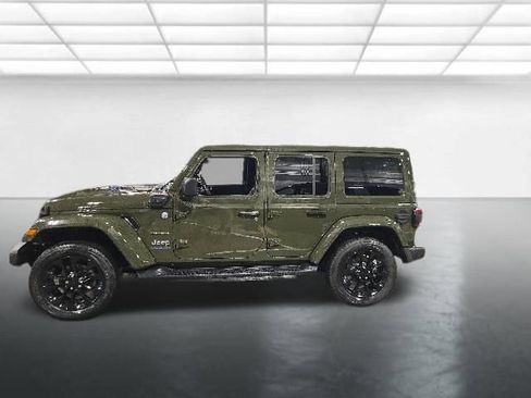 Used 2023 Jeep Wrangler Unlimited Sahara w/ Cold Weather Group AWD/4WD image 8