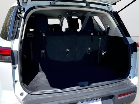 Used 2023 Nissan Pathfinder S image 22