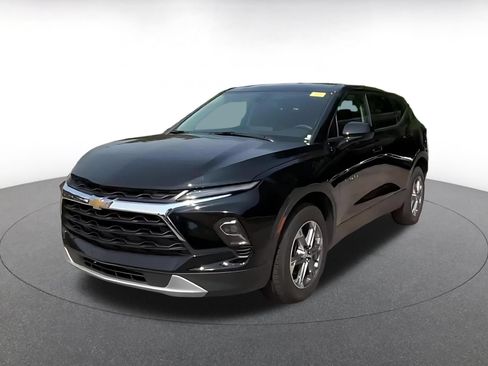 Used 2026 Chevrolet Blazer LT FWD image 5