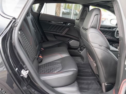 Used 2021 Maserati Quattroporte Trofeo image 32