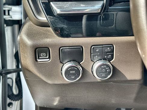 Certified 2024 GMC Sierra 1500 SLT image 18