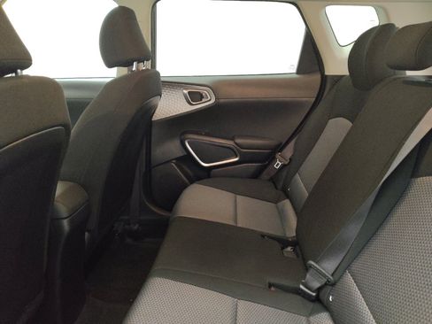 Used 2023 Kia Soul LX image 18