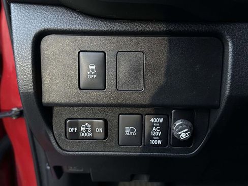 Used 2020 Toyota Tacoma TRD Sport w/ TRD Premium Sport Package AWD/4WD image 17