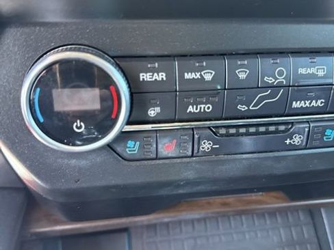 Used 2019 Ford Expedition Platinum AWD/4WD image 16