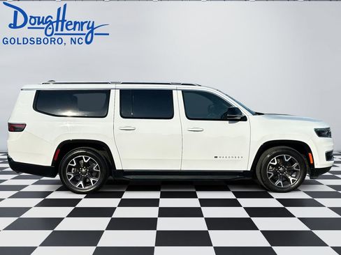 Used 2024 Jeep Wagoneer L Series III w/ Flexible Seating Group AWD/4WD image 6