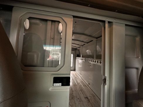 Used 2017 Chevrolet Express 3500 image 12