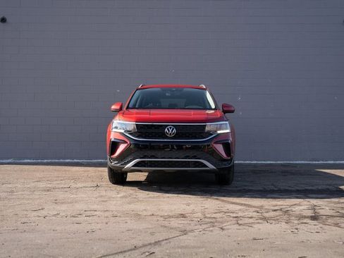 Used 2024 Volkswagen Taos SE image 10