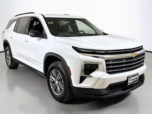 Used 2026 Chevrolet Traverse LT AWD/4WD image 3