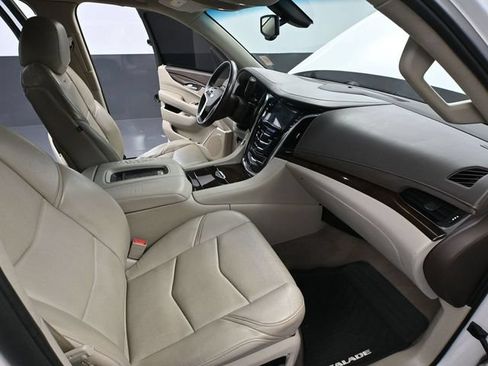Used 2017 Cadillac Escalade ESV 4WD image 52