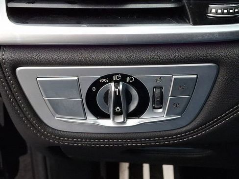 Used 2022 BMW 750i xDrive w/ M Sport Package image 36