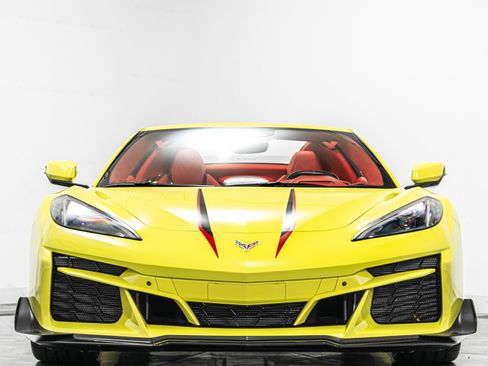Used 2024 Chevrolet Corvette Z06 w/ Z07 Performance Package RWD image 4