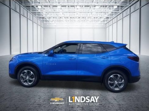 Used 2025 Chevrolet Blazer LT FWD image 3