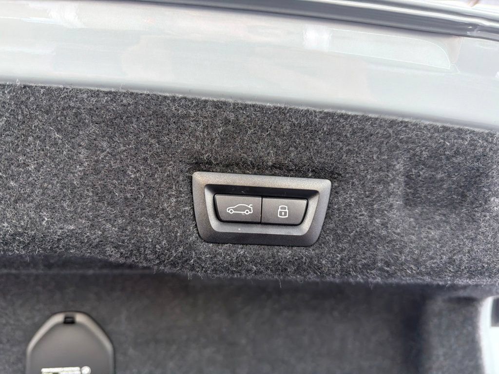 Used 2026 BMW 530i w/ M Sport Package RWD image 24