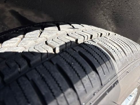 Used 2024 Audi Q4 e-tron Premium Plus image 27