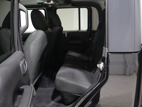 Used 2020 Jeep Gladiator Overland AWD/4WD image 17