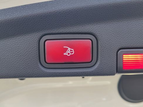 Used 2021 Mercedes-Benz E 450 4MATIC Cabriolet image 9
