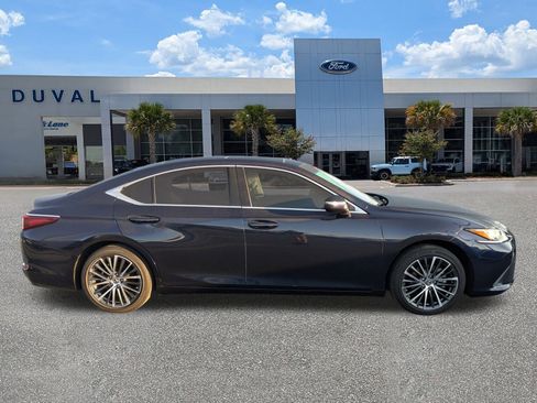 Used 2023 Lexus ES 350 w/ Premium Package image 3